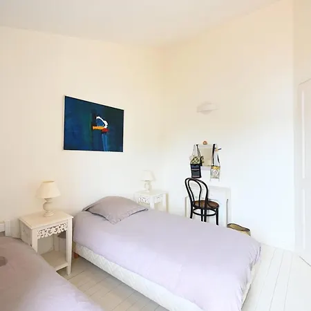 Maison De Charme Avec Cour Et Jardin Au Coeur Du Village - Fr-1-434-115 *