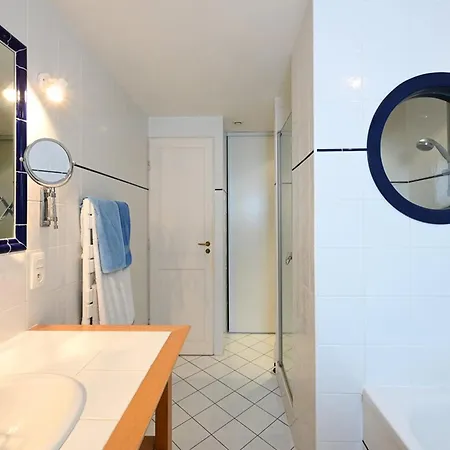 Maison De Charme Avec Cour Et Jardin Au Coeur Du Village - Fr-1-434-115 * Les Portes-en-Re