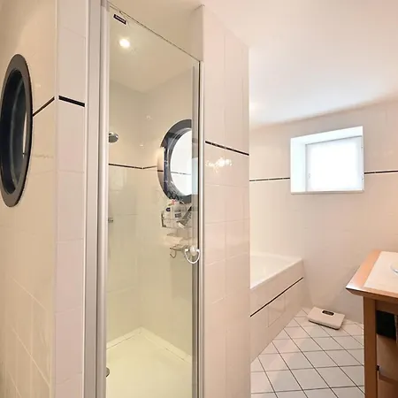 Maison De Charme Avec Cour Et Jardin Au Coeur Du Village - Fr-1-434-115 *