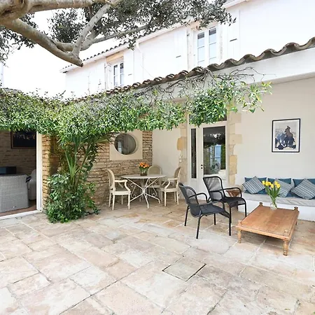 Maison De Charme Avec Cour Et Jardin Au Coeur Du Village - Fr-1-434-115 Vakantiehuis