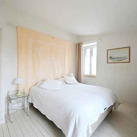 Maison De Charme Avec Cour Et Jardin Au Coeur Du Village - Fr-1-434-115 Vakantiehuis *