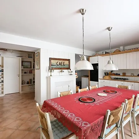 Maison De Charme Avec Cour Et Jardin Au Coeur Du Village - Fr-1-434-115 *