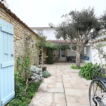 Maison De Charme Avec Cour Et Jardin Au Coeur Du Village - Fr-1-434-115 *